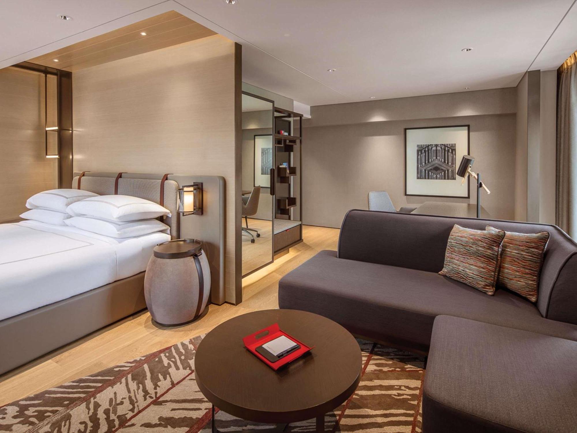 Swissotel The Stamford Hotel 5*